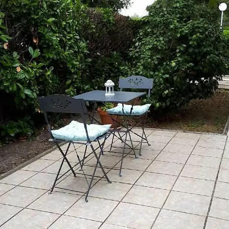 Maison Familiale A Ares- Bassin D'arcachon - A Pied Holiday home